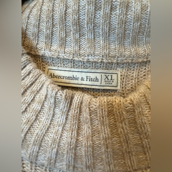 Abercrombie & Fitch Women’s Beige Funnel Neck Sweater Size XL - Picture 5 of 5